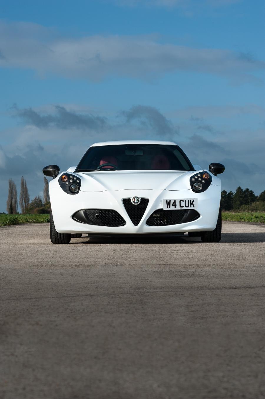  Alfa Romeo 4C 2015 года  (UK) (фото 20 из 45)